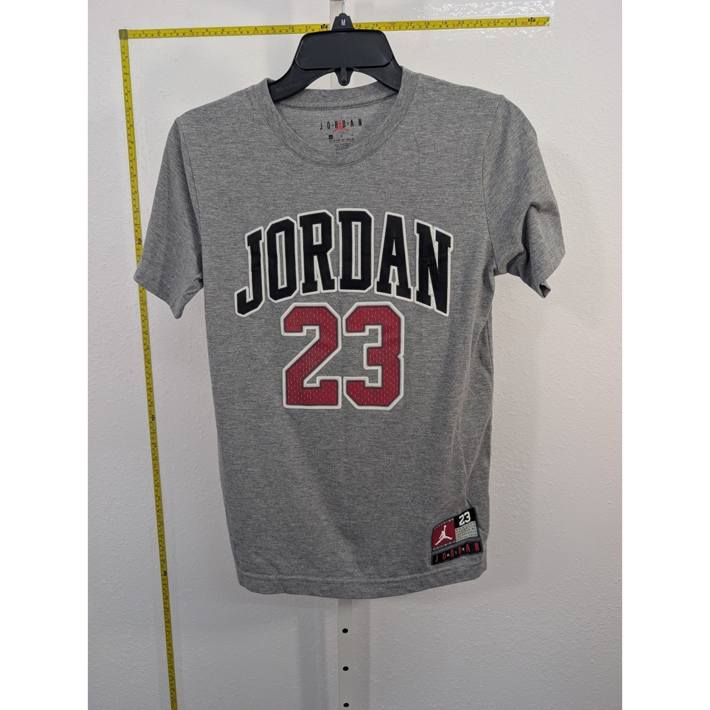 Jordan Boys Gray 23 Graphic T-Shirt Short Sleeve Crew Neck Size Large 12-13 Yrs